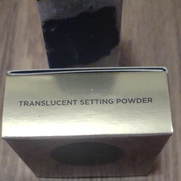 NIB Hourglass Veil Translucent Setting Powder - Picture 5 of 6